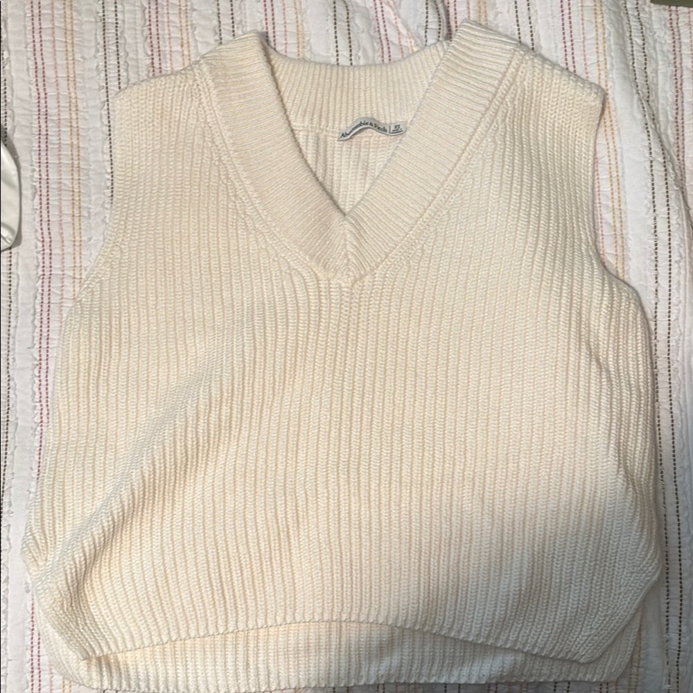 Abercrombie & Fitch Cream V-Neck Sweater
